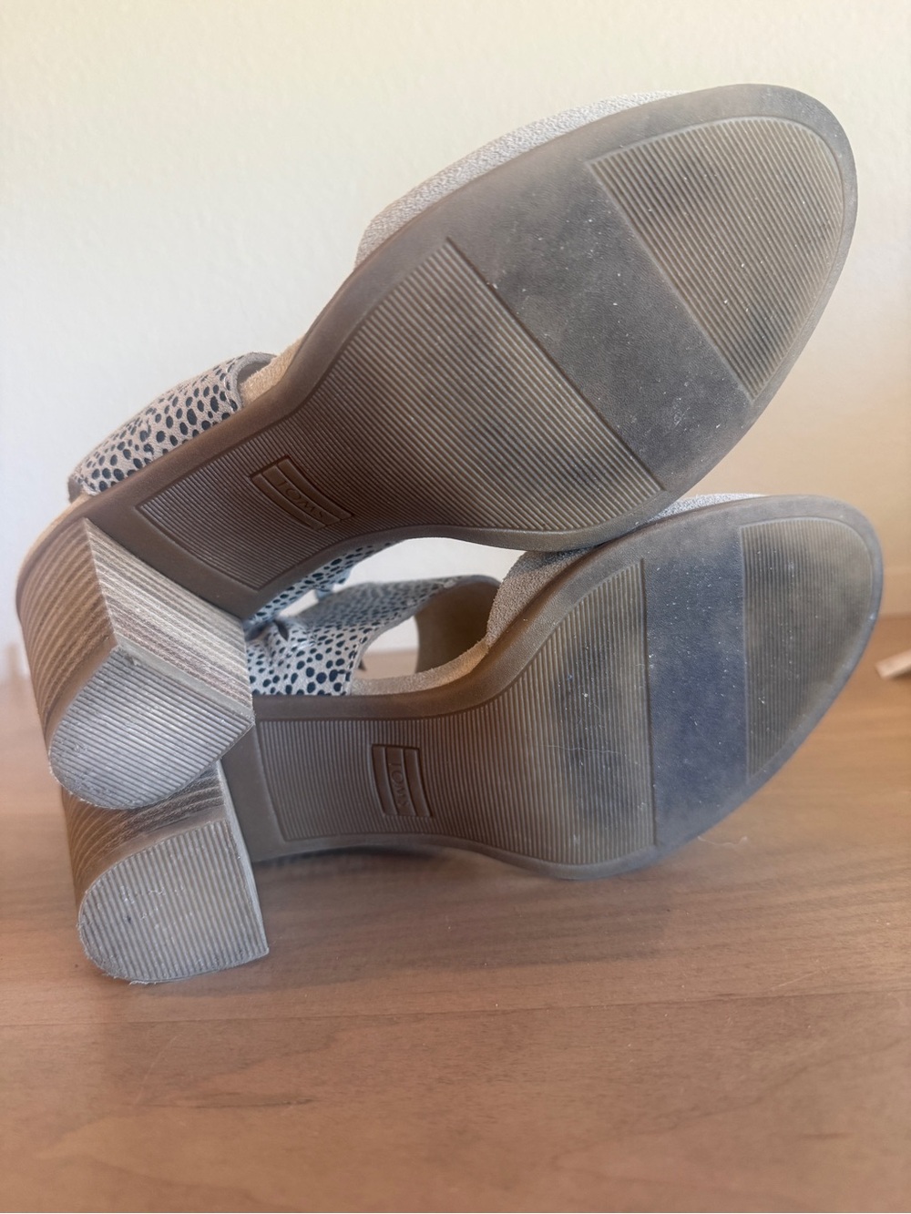 Toms Milan Nova Suede Block Heels, 7.5 - Picture 7 of 7
